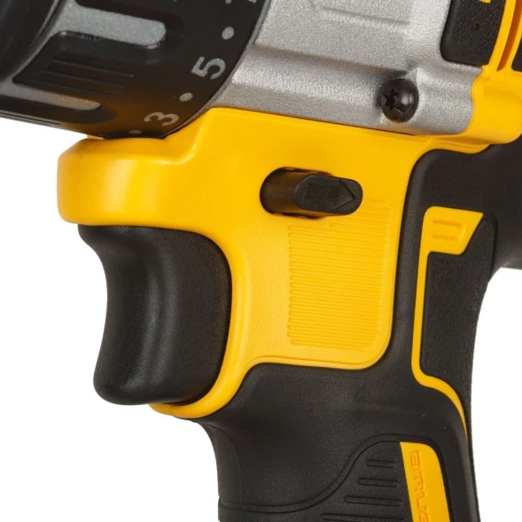 Дрель-шуруповерт DeWalt DCD996NT аккум. патрон:быстрозажимной (кейс в комплекте)