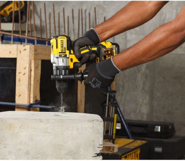 Дрель-шуруповерт DeWalt DCD996NT аккум. патрон:быстрозажимной (кейс в комплекте)