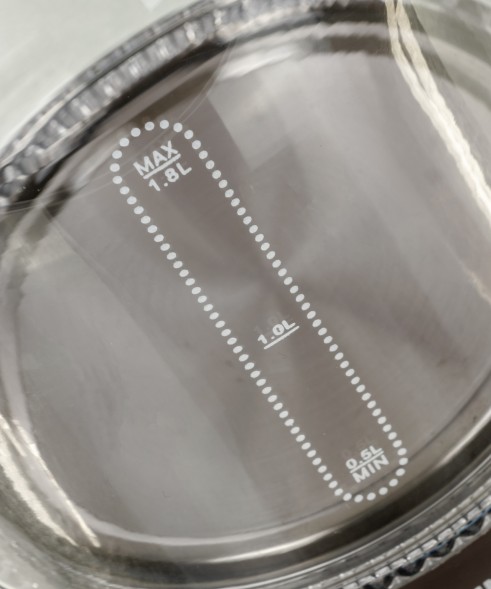 Чайник электрический Starwind SKG1052 1.8л. 1500Вт темно-коричневый/бронзовый корпус: стекло