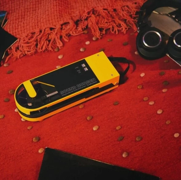 Проигрыватель винила Audio-Technica AT-SB727 полностью автоматический желтый