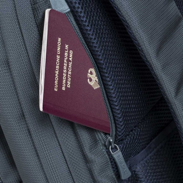 Рюкзак для ноутбука 17.3&amp;quot; Riva 8460 темно-синий полиэстер женский дизайн