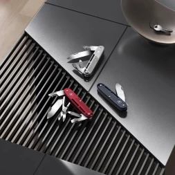 Нож перочинный Victorinox Synergy X Alox (0.8226.20) 93мм 10функц. красный карт.коробка