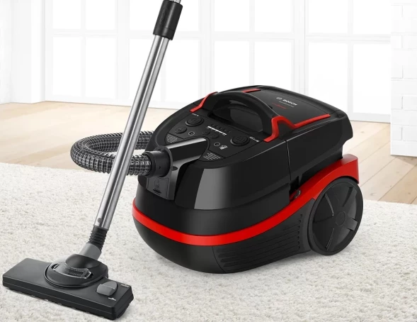 Пылесос Bosch Serie 4 BWD421POW 2100Вт черный/красный