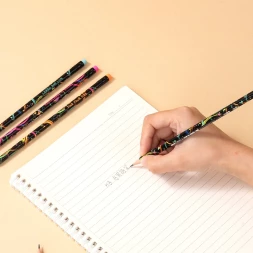 Карандаш ч/г Deli EC045-HB 2.2мм HB кругл. липа ассорти Ennovation texture ластик