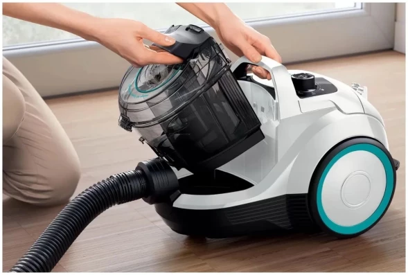 Пылесос Bosch Serie 4 BGC21HYG1 550Вт белый/черный