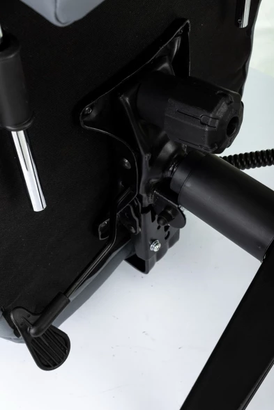 Кресло руководителя Бюрократ CH-868N-F серый эко.кожа крестов. пластик подст.для ног