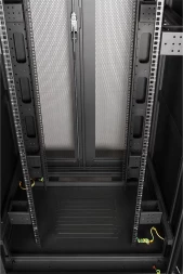 Шкаф серверный Lanmaster (TWT-CBB-47U-8X10-P1) напольный 47U 800x1000мм пер.дв.перфор. задн.дв.перфор.2-хст. 2 бок.пан. 800кг черный 926мм 131.2кг 2277мм IP20 металл