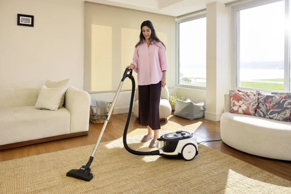 Пылесос Karcher VCC 4 CycloneX 800Вт белый/черный