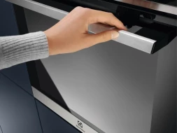 Духовой шкаф Электрический Electrolux EOC8P39WX черный/нержавеющая сталь