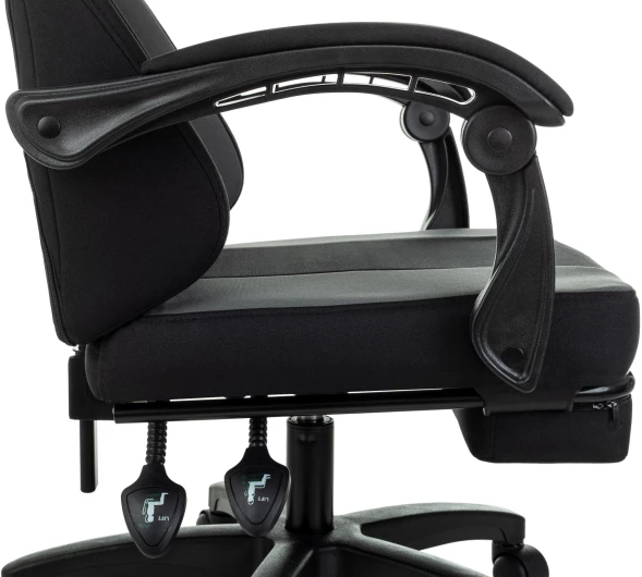 Кресло игровое Zombie Weaver черный/серый с подголов. крестов. пластик подст.для ног пластик черный