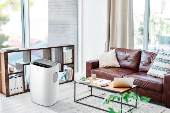 Кондиционер мобильный Electrolux Loft EACM-8 CL/N3 белый площ.21м2