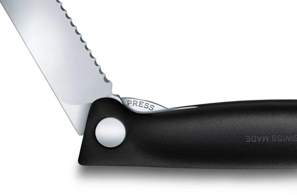 Нож кухонный Victorinox Swiss Classic (6.7833.F) стальной столовый для овощей лезв.110мм серрейт. заточка черный карт.коробка