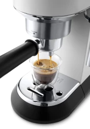 Кофеварка рожковая Delonghi EC685.W 1350Вт белый