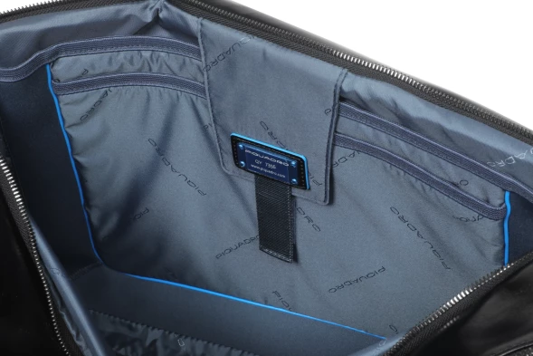 Сумка дорожная Piquadro Blue Square BV4342B2/N с отделением для ноутбука 15&amp;quot; черная натур.кожа
