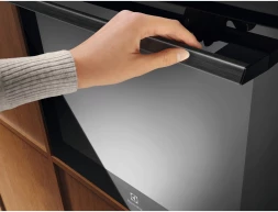 Духовой шкаф Электрический Electrolux EOE8P39H черный