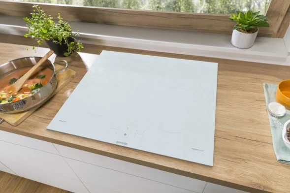 Индукционная варочная поверхность Gorenje GI6401WSC белый