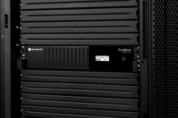 Источник бесперебойного питания Systeme Electriс SMT SMTSE2000RMI2U 1320Вт 2000ВА черный