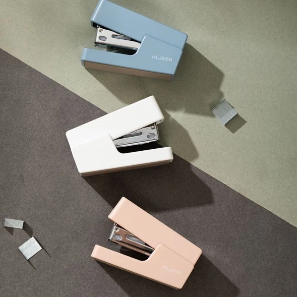 Степлер мини Deli ENS083WHITE ENS083 Linfini N10 24/6 (15листов) белый 15скоб металл/пластик блистер