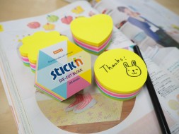 Блок самоклеящийся бумажный Stick`n 21827 61x70мм 250лист. неон ассорти &amp;quot;гексагон&amp;quot;