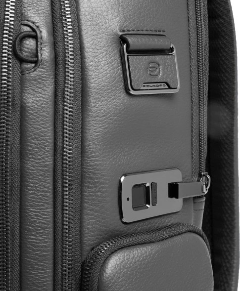 Рюкзак мужской Piquadro Modus CA7107MOSBM/N черный натур.кожа