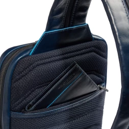 Рюкзак слинг мужской Piquadro Blue Square CA6589B2/BLU2 темно-синий натур.кожа